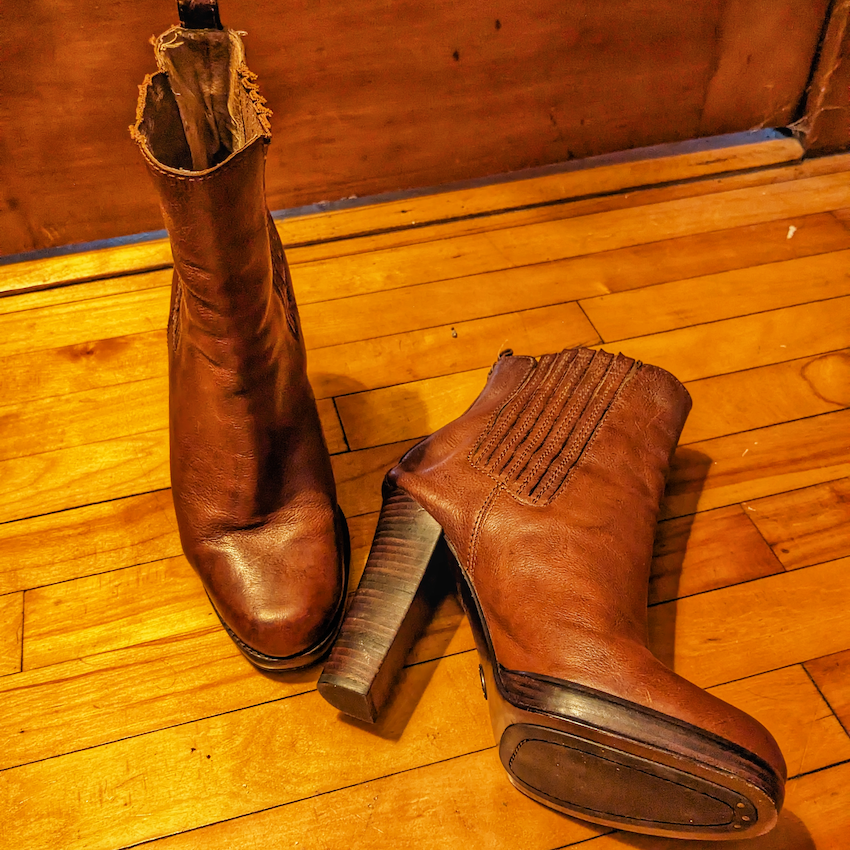 frye donna chelsea in cognac leather
